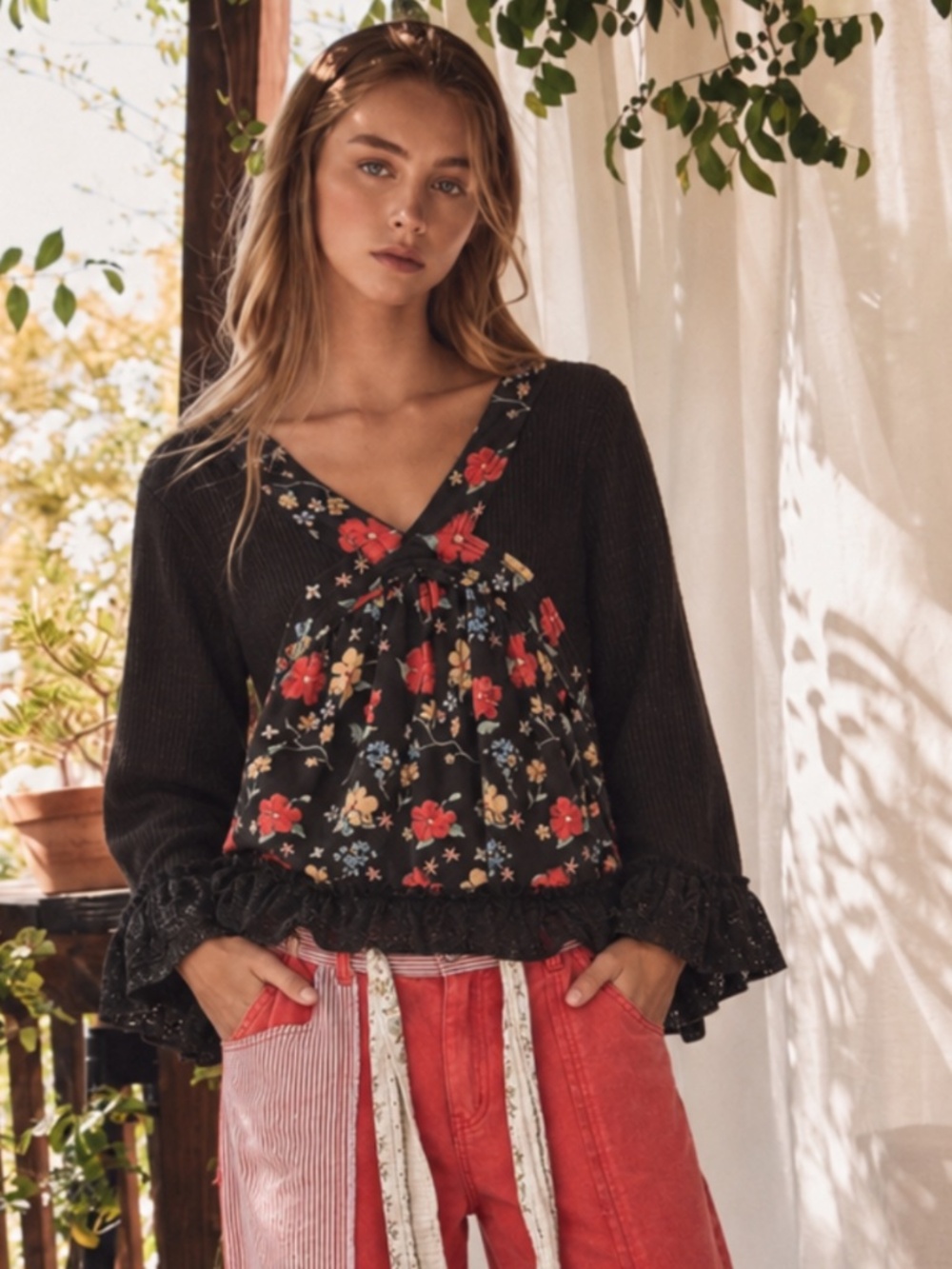 🎉 POL “ MAGGIE “ POL V-NECK RIBBED TOP WITH LACE AND RUFFLE DETAIL